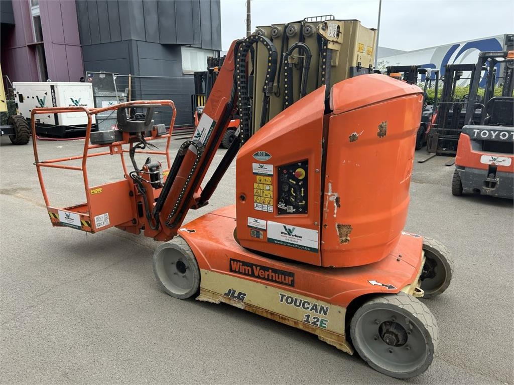 JLG Toucan 12E (1933) - Plataforma de mastro vertical: foto 2 JLG Toucan 12E (1933) - Plataforma de mastro vertical: foto 2