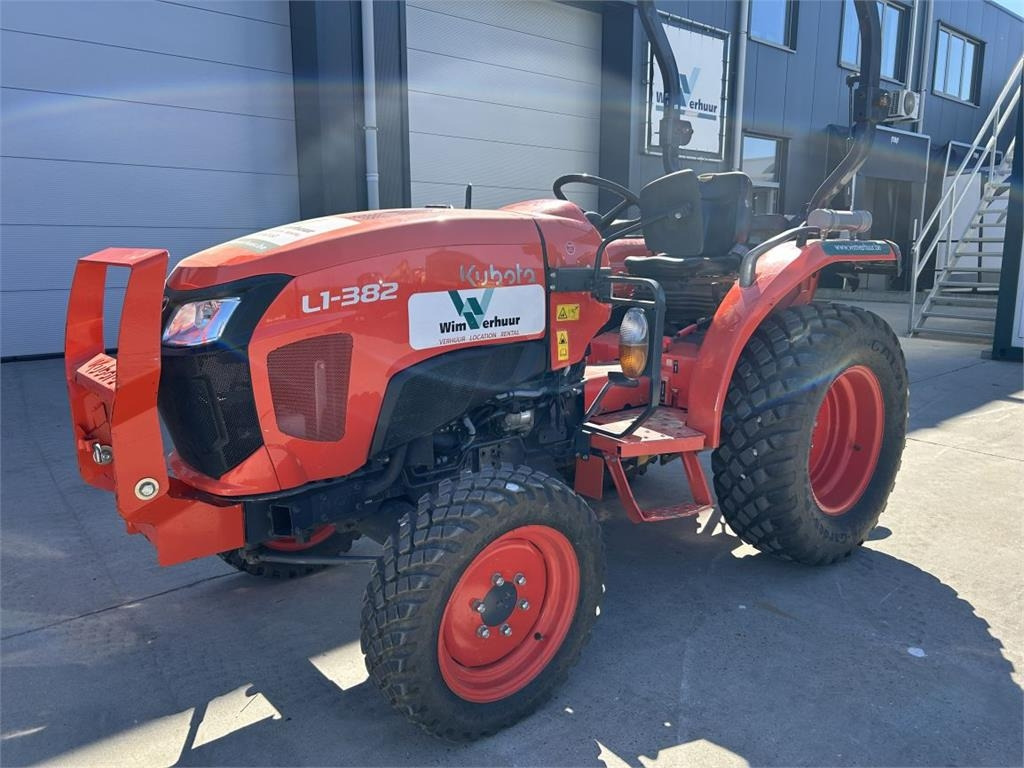Kubota L1-382 (5283) - Trator municipal: foto 2 Kubota L1-382 (5283) - Trator municipal: foto 2