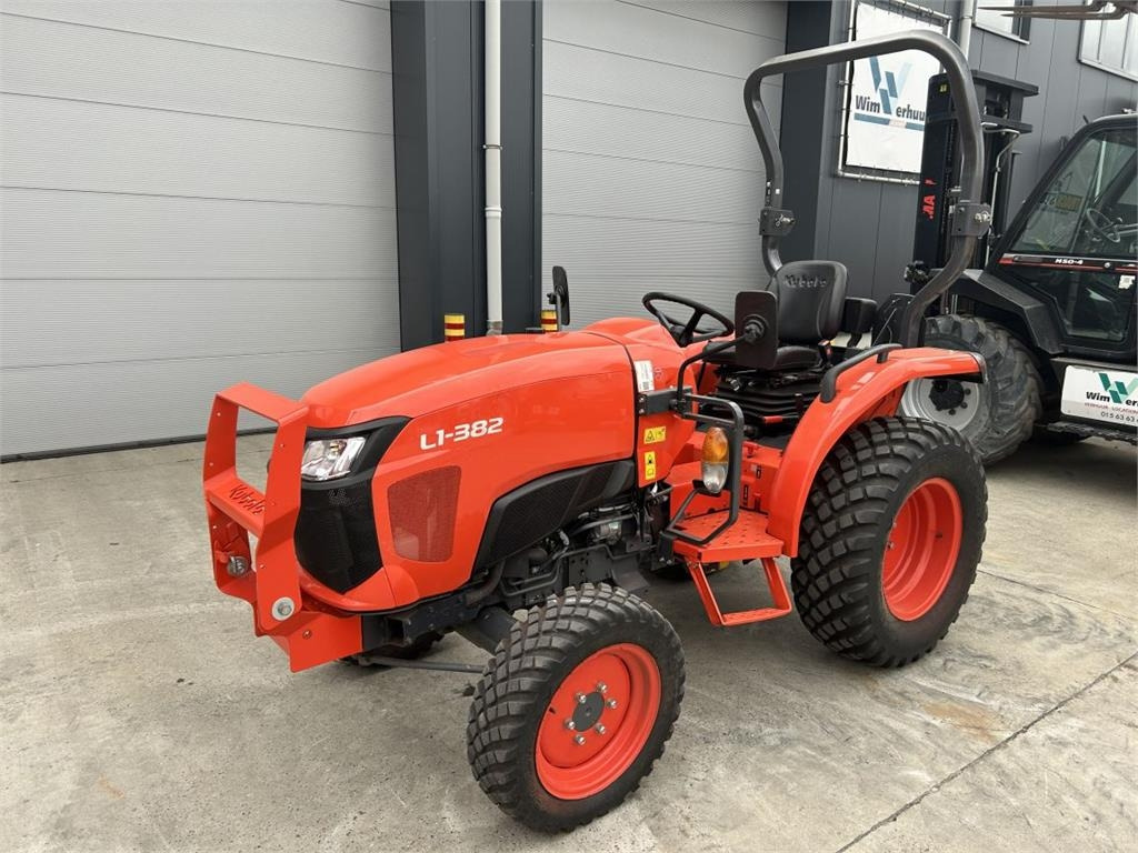 Kubota L1-382 (7325)  - Trator municipal: foto 1 Kubota L1-382 (7325)  - Trator municipal: foto 1