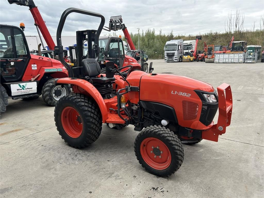 Kubota L1-382 (7325)  - Trator municipal: foto 2 Kubota L1-382 (7325)  - Trator municipal: foto 2