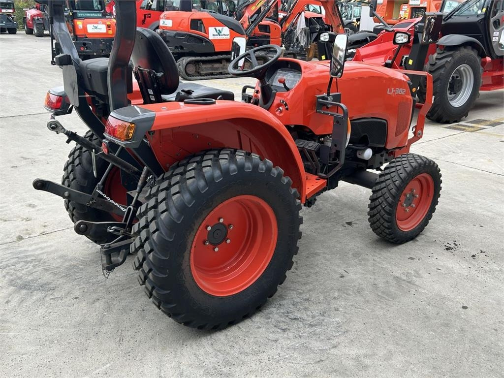 Kubota L1-382 (7325)  - Trator municipal: foto 4 Kubota L1-382 (7325)  - Trator municipal: foto 4