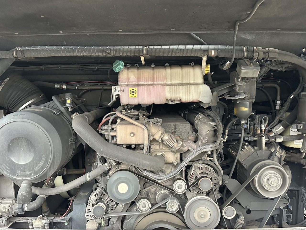 MAN R08 Lions Coach L (wenig Km*Behinderten gerecht) MAN R08 Lions Coach L (wenig Km*Behinderten gerecht) - Autocarro: foto 4 MAN R08 Lions Coach L (wenig Km*Behinderten gerecht) MAN R08 Lions Coach L (wenig Km*Behinderten gerecht) - Autocarro: foto 4