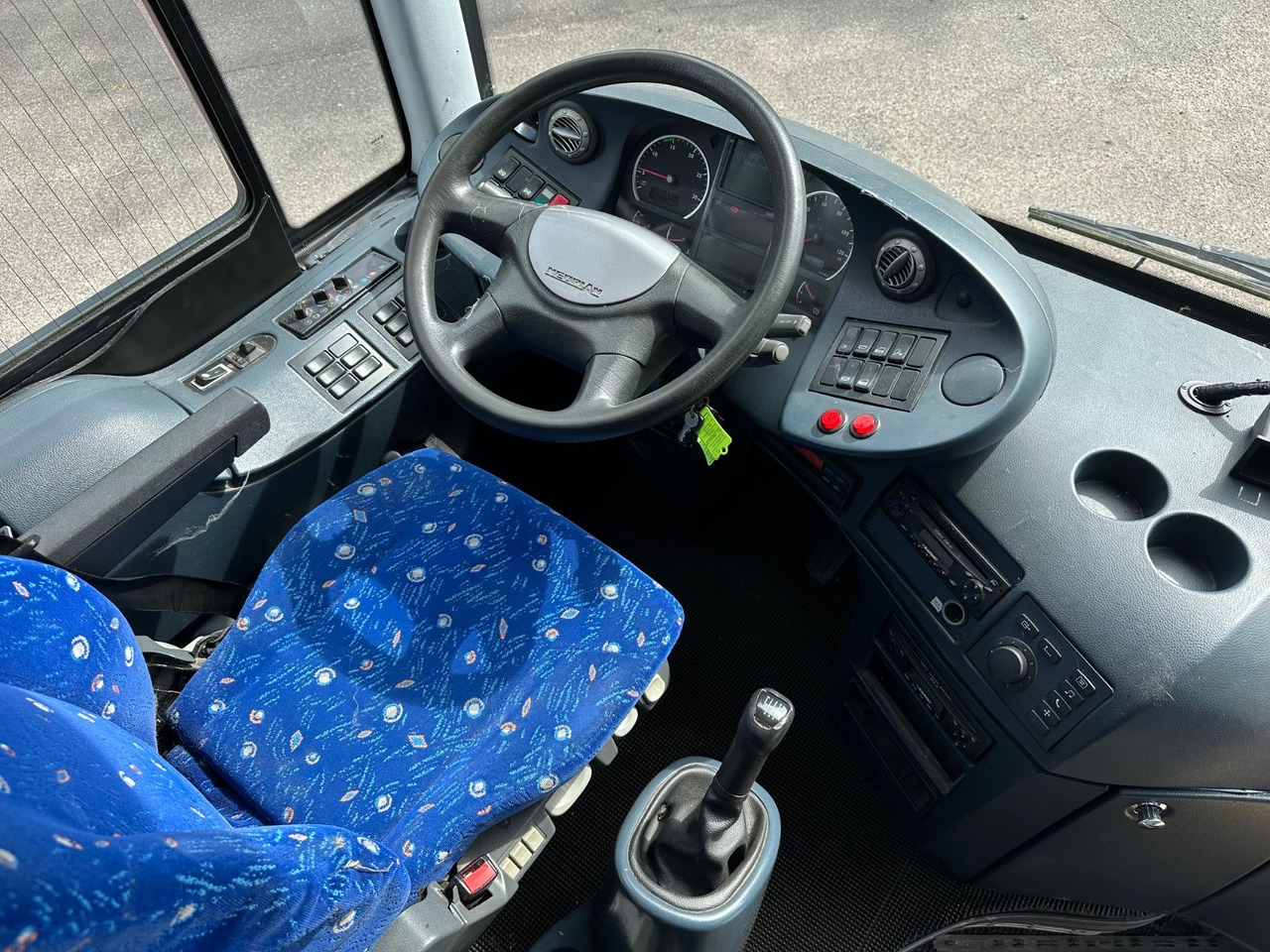 Neoplan P25 Trendliner 3516ÜC Klimaanlage*WC*57 Sitze Neoplan P25 Trendliner 3516ÜC Klimaanlage*WC*57 Sitze - Autocarro: foto 5 Neoplan P25 Trendliner 3516ÜC Klimaanlage*WC*57 Sitze Neoplan P25 Trendliner 3516ÜC Klimaanlage*WC*57 Sitze - Autocarro: foto 5