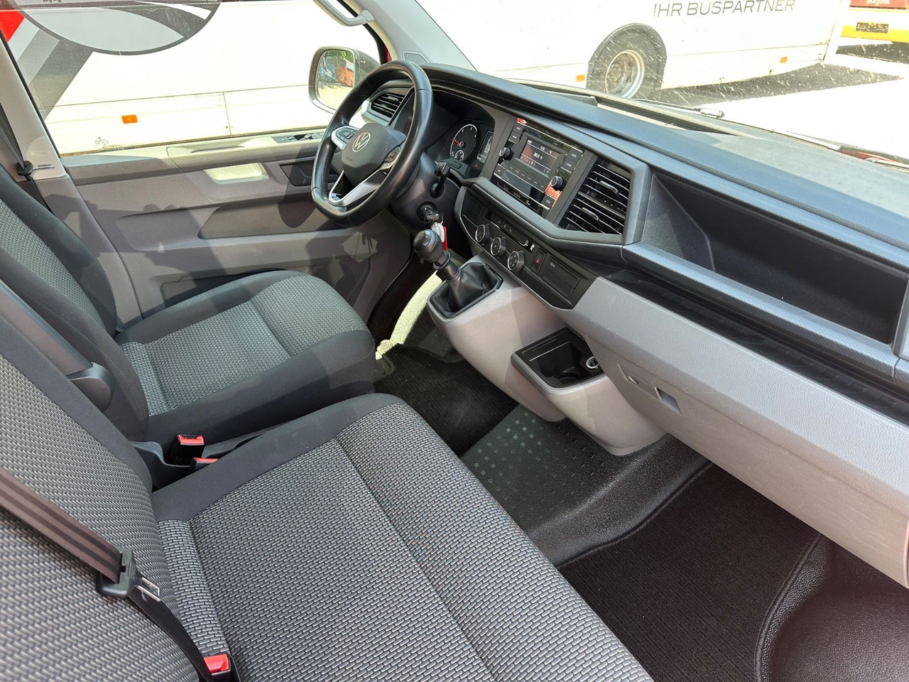 Volkswagen T6 Kombi (PDC Hi*ACC*StandHz*9 Sitzer*AC) - Furgão de passageiros: foto 5 Volkswagen T6 Kombi (PDC Hi*ACC*StandHz*9 Sitzer*AC) - Furgão de passageiros: foto 5