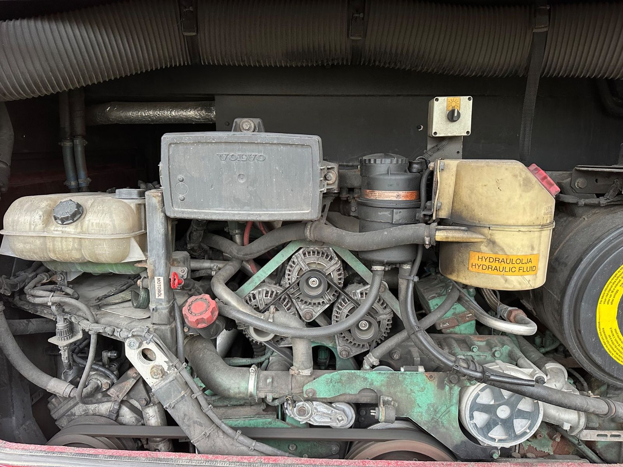 Volvo 9900 HD 6x2 (9700*415 HD*Tourismo RHD) - Autocarro: foto 4 Volvo 9900 HD 6x2 (9700*415 HD*Tourismo RHD) - Autocarro: foto 4